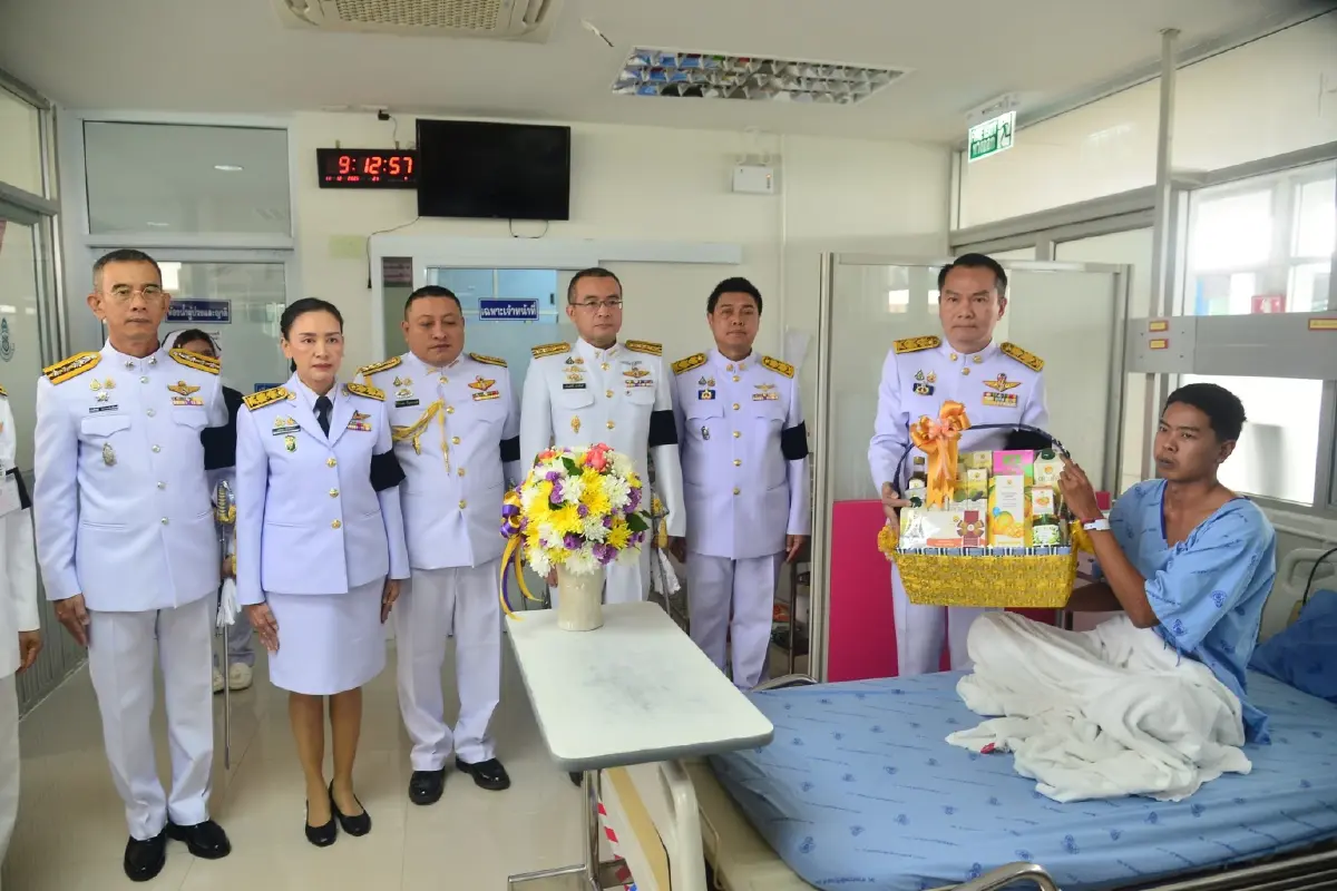 โปรดเกล้าฯ ผวจ.อุบล เยี่ยม 11 นายทหาร บาดเจ็บเหตุปะทะชายแดนไทย-กัมพูชา