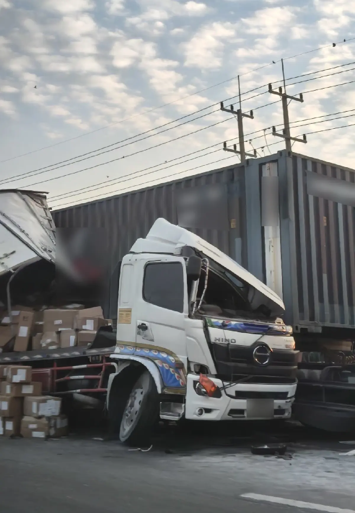 รถติดมาก เกิดอุบัติเหตุ รถบรรทุกคว่ำ ถนนพระราม 2 ขวาง 2 เลนซ้าย