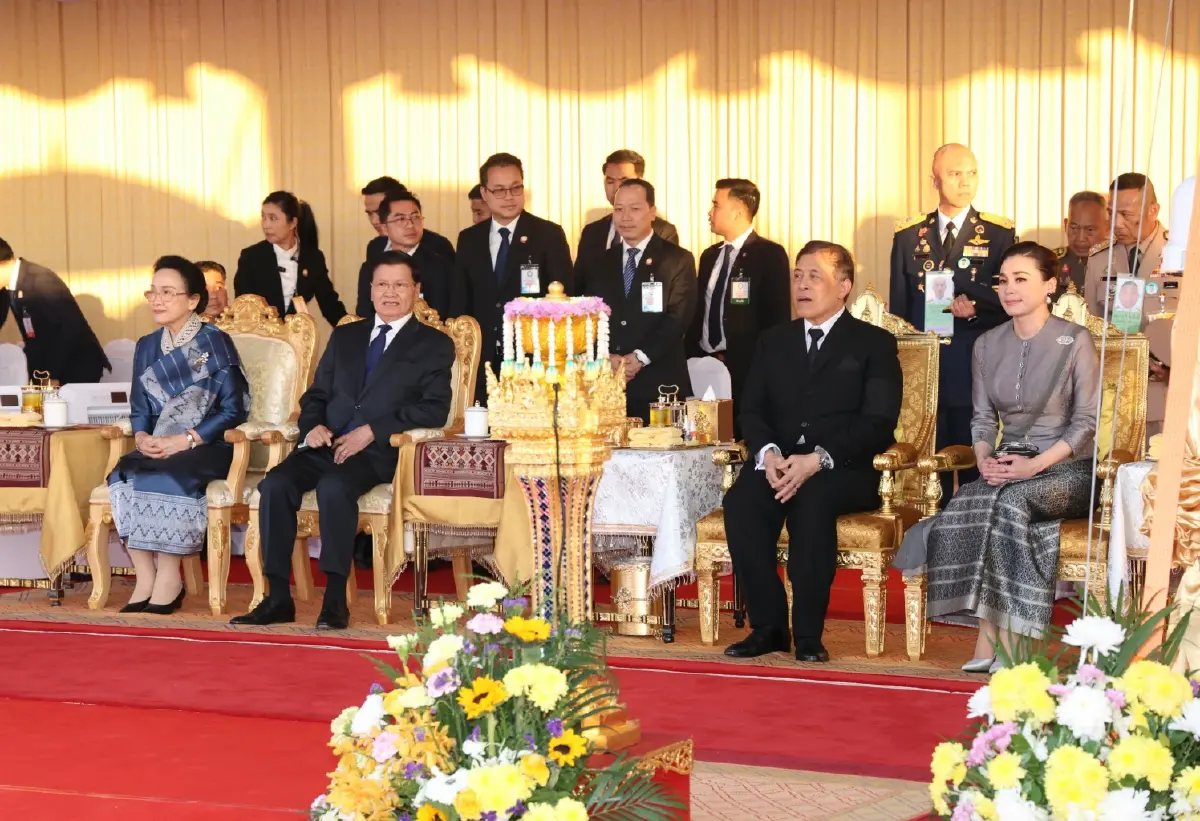 'ในหลวง-พระราชินี' เสด็จฯ เปิดสะพานมิตรภาพไทย-ลาว แห่งที่ 5 จังหวัดบึงกาฬ
