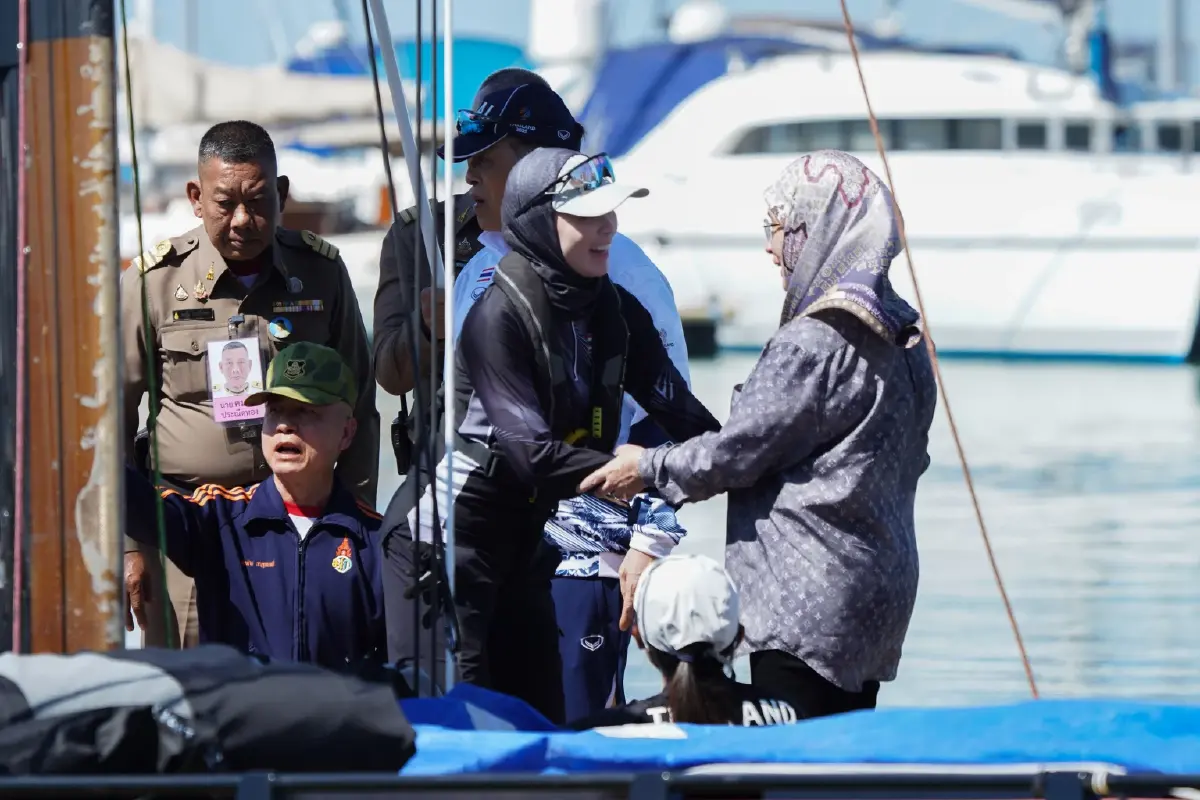 'พระราชินี' สร้างประวัติศาสตร์ ทรงนำทัพเรือใบไทย คว้าเหรียญทอง ซีเกมส์ ครั้งที่ 33