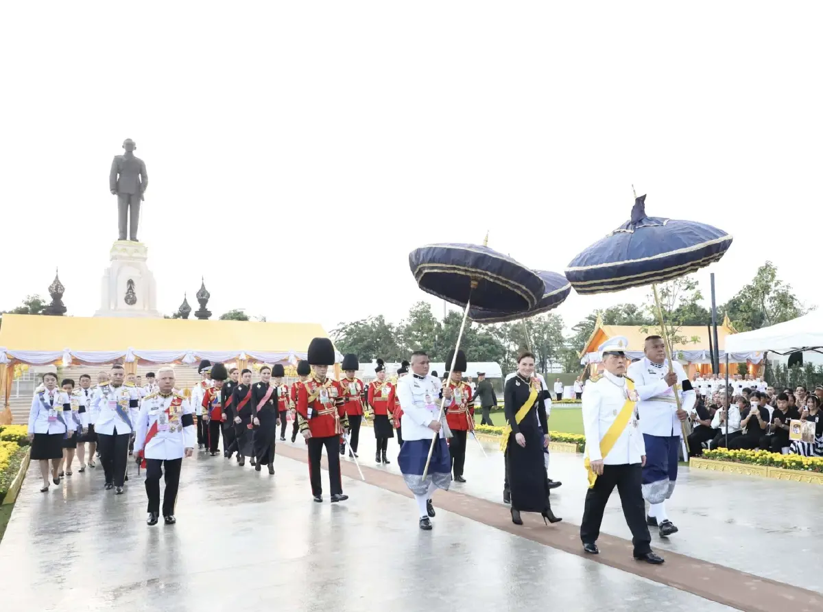 ในหลวง-พระราชินี ทรงปฏิบัติพระราชกรณียกิจ วันคล้ายวันพระบรมราชสมภพ รัชกาลที่ 9