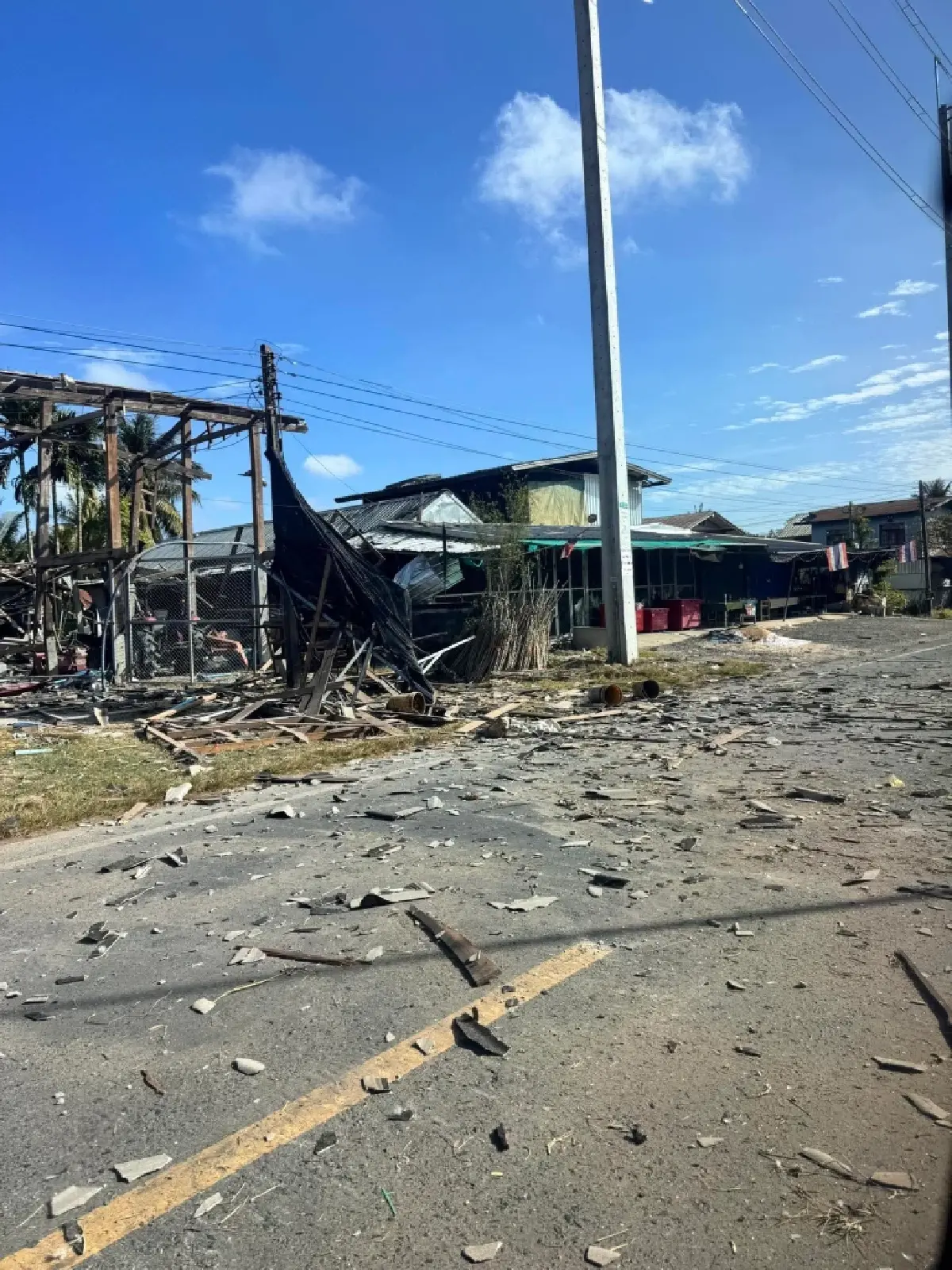 ทรัมป์ โทรคุย ไร้ผล! กัมพูชาสาด BM-21 ถล่มบ้านคนไทย เจ็บอื้อ แขนขาด