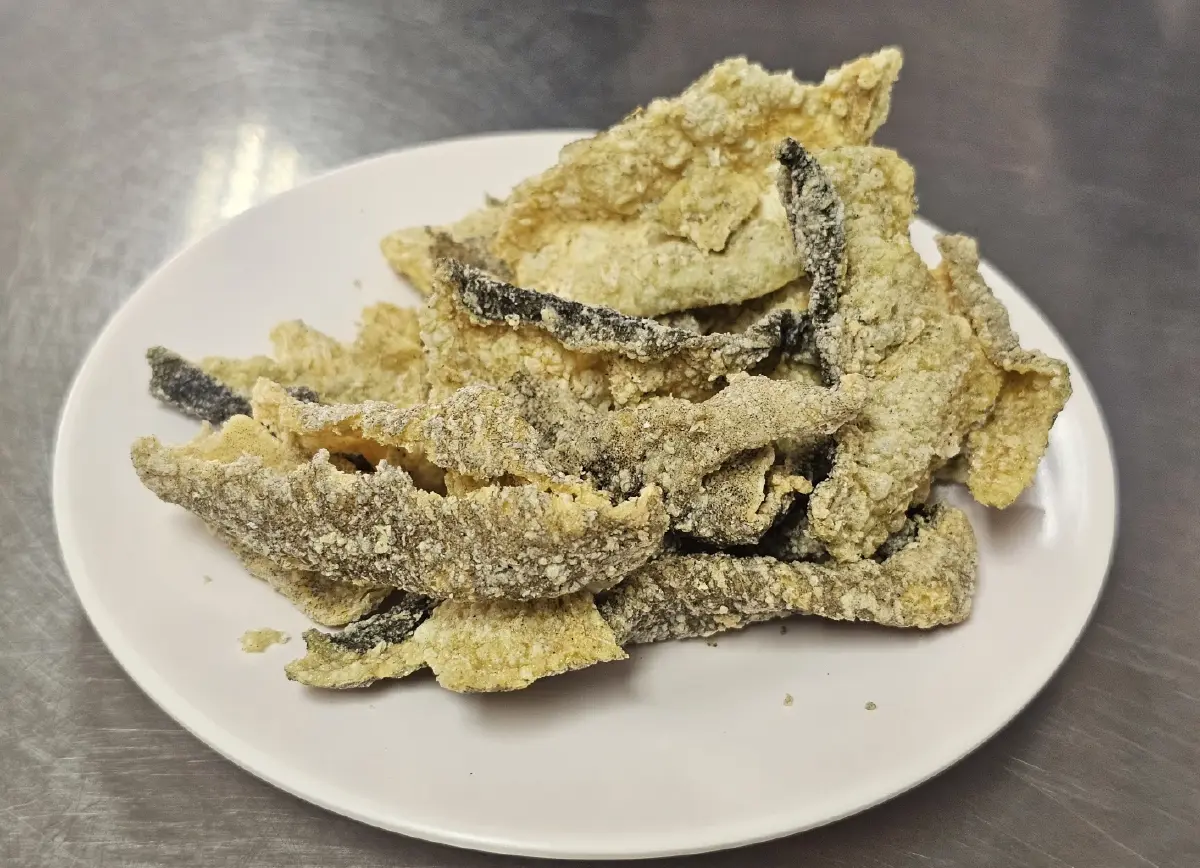 ‘แซว แฮปปี้แลนด์’ อร่อยมา 40 ปี มีดีที่ ‘น้ำซุป’ เฮียตี๋ พร้อมบริการ