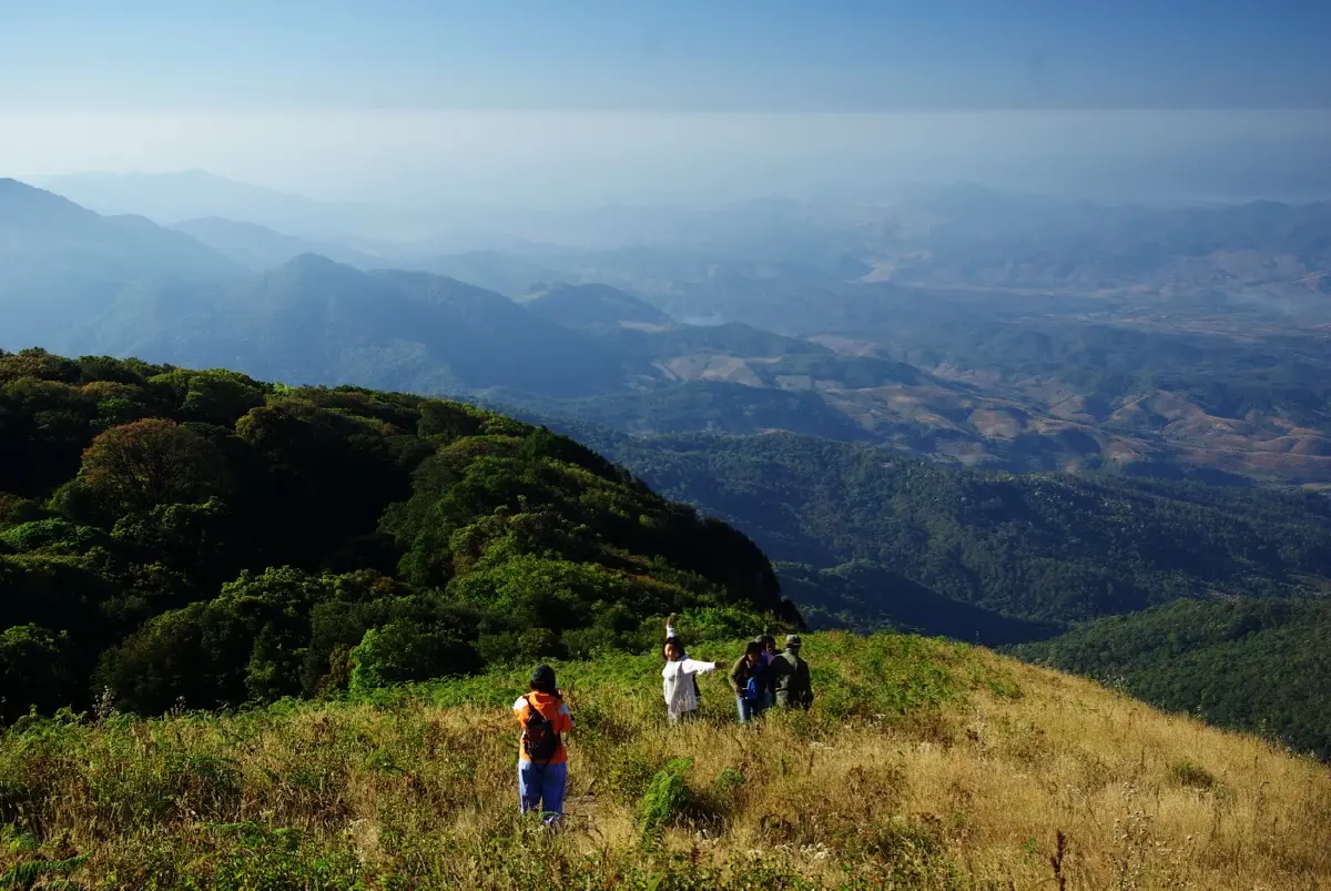 อินทนนท์...ด้วยพระบารมีคุ้มฟ้า