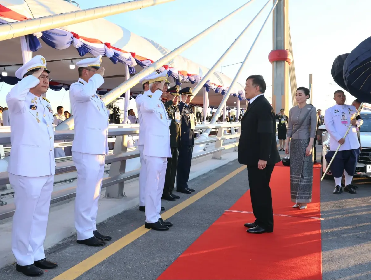 'ในหลวง-พระราชินี' เสด็จฯ เปิดสะพานมิตรภาพไทย-ลาว แห่งที่ 5 จังหวัดบึงกาฬ