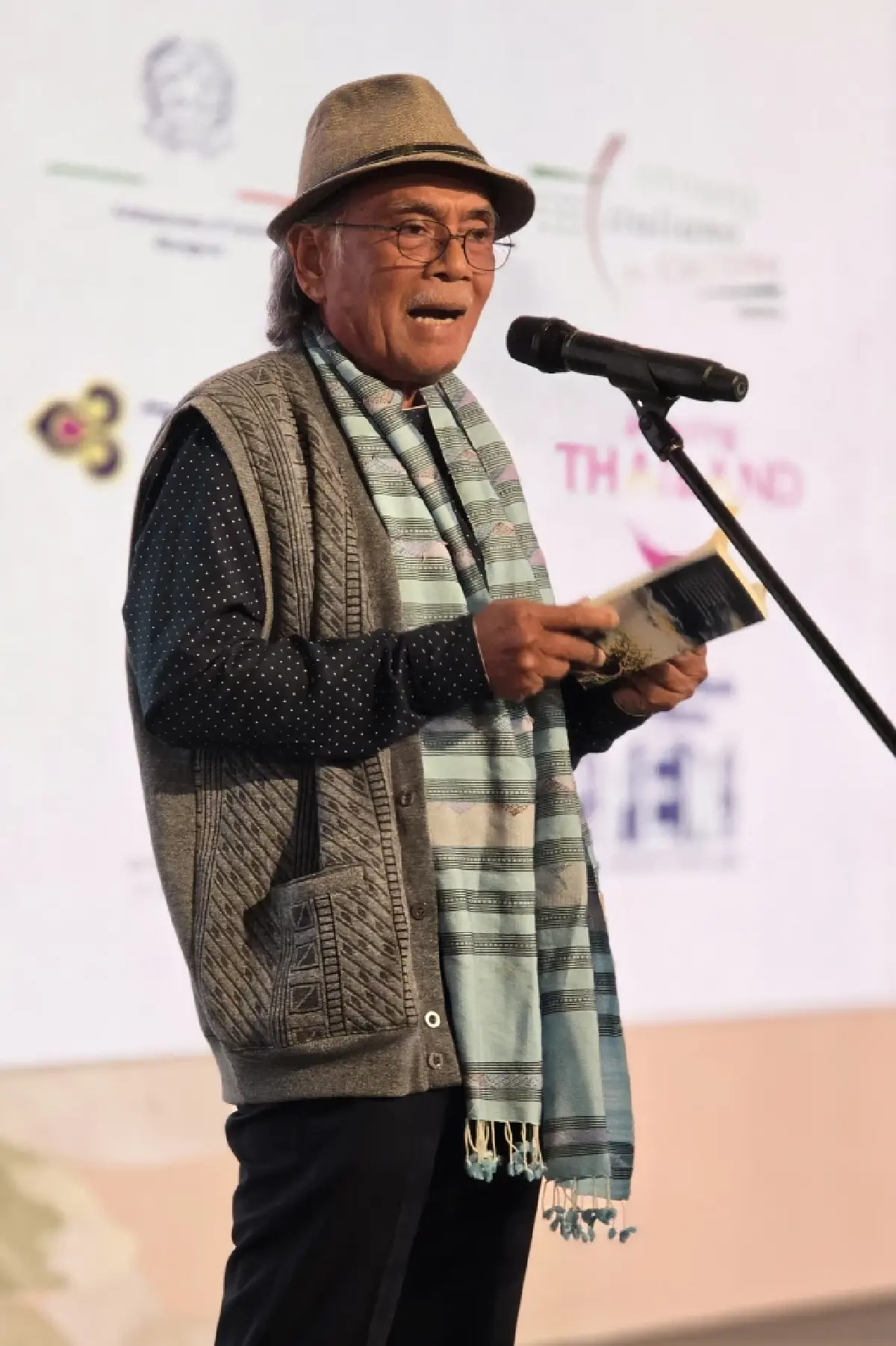 พระราชทานรางวัล ‘ซีไรต์’ ปี 67-68 นักเขียน 14 คนจาก 8 ประเทศ