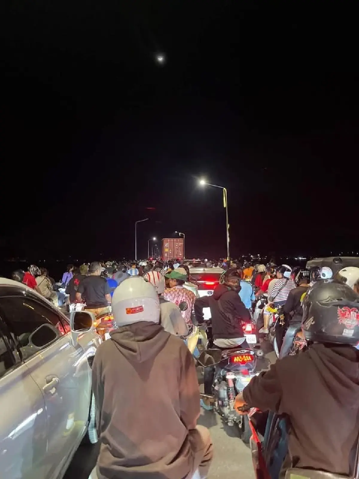 ชายแดนจ.ตราดดุเดือดขยายวงหาดเล็ก ทำลายฐานปืนใหญ่ ใน เกาะกง