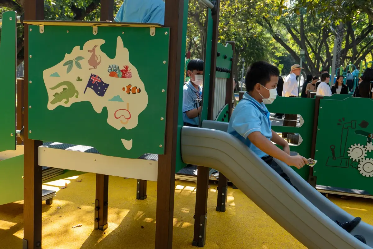 สถานทูตออสเตรเลีย- กทม. ร่วมเปิดสนามเด็กเล่นในสวนลุมฯ