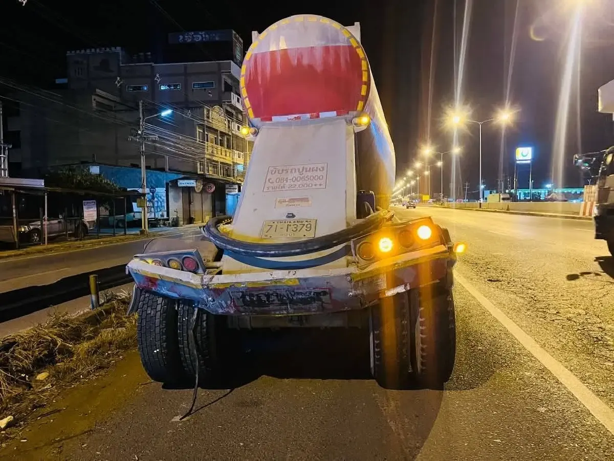 ด่วน รถทัวร์ กรุงเทพ-หนองบัวลำภู พุ่งชนรถบรรทุก ถ.มิตรภาพ กลางดง