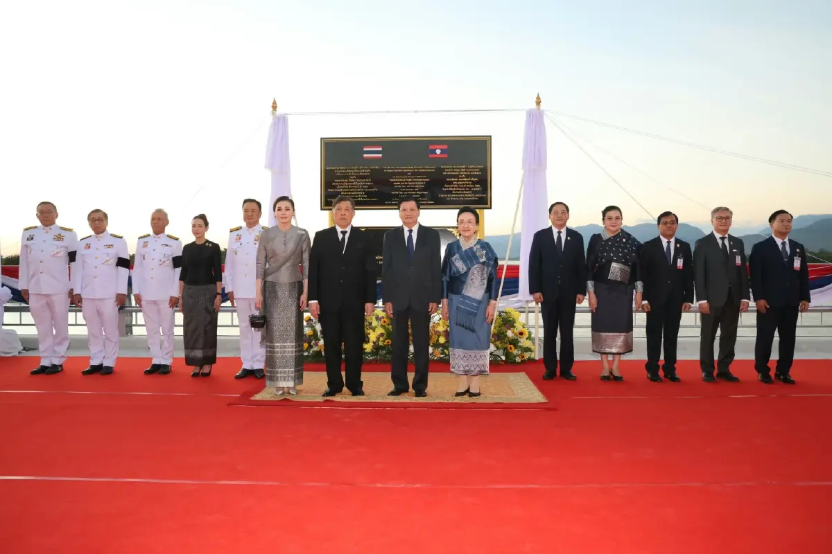 'ในหลวง-พระราชินี' เสด็จฯ เปิดสะพานมิตรภาพไทย-ลาว แห่งที่ 5 จังหวัดบึงกาฬ