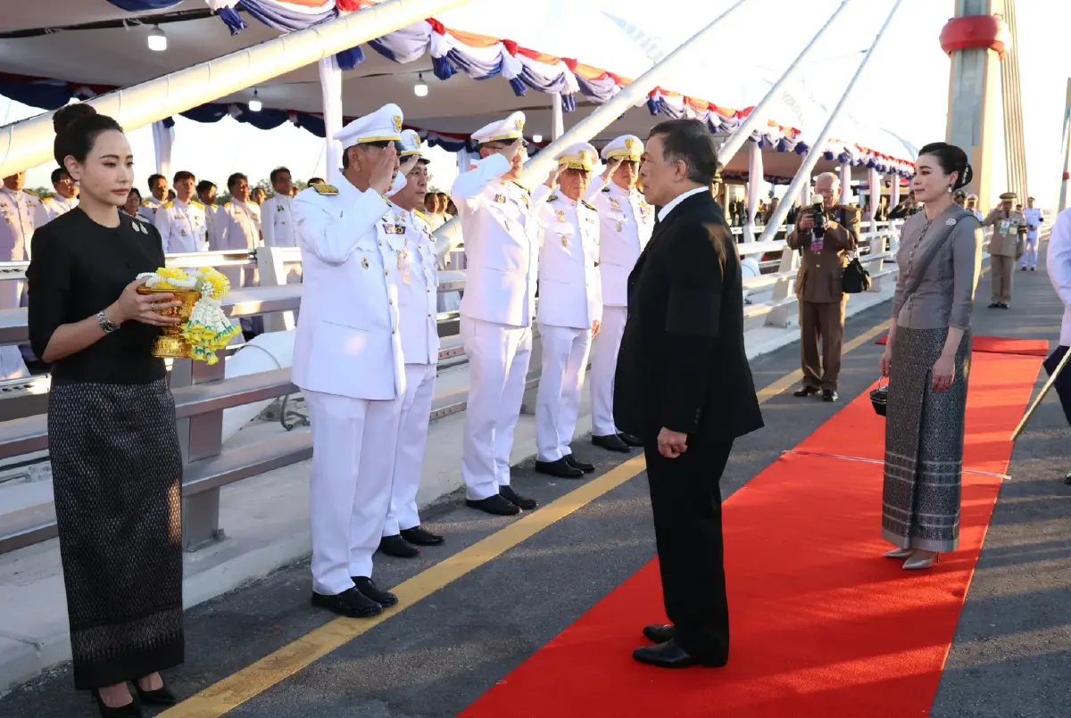 'ในหลวง-พระราชินี' เสด็จฯ เปิดสะพานมิตรภาพไทย-ลาว แห่งที่ 5 จังหวัดบึงกาฬ