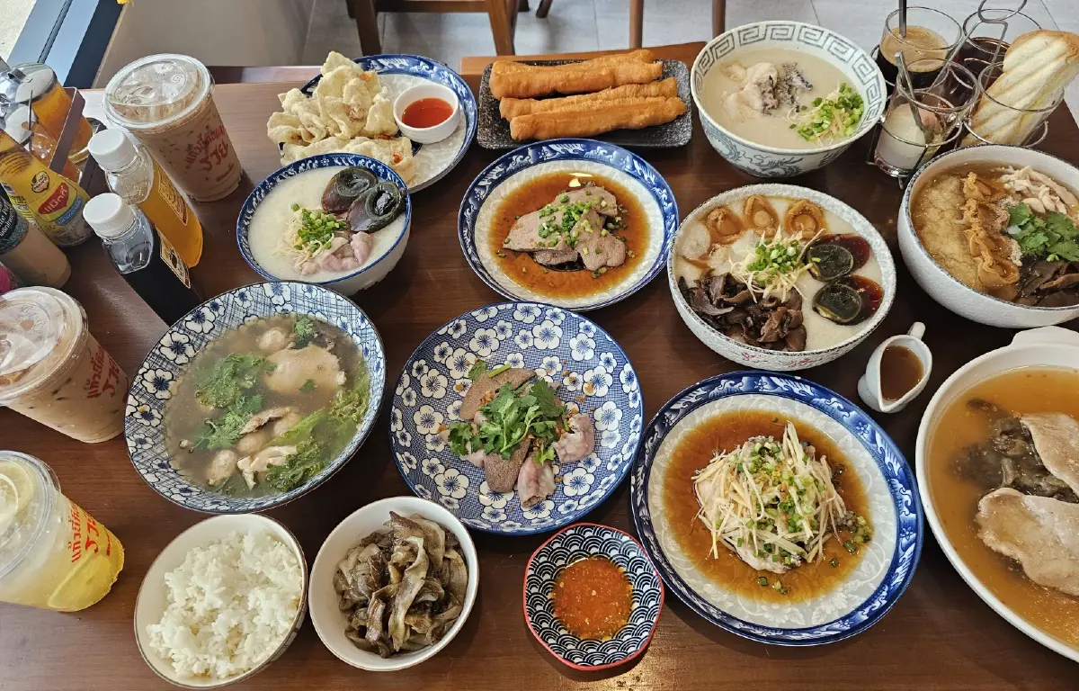 ‘โจ๊กจักรพรรดิ’ เหลาริมทาง ย่านบางนา-ลาซาล ไม่ได้มีดีแค่ 'โจ๊ก'