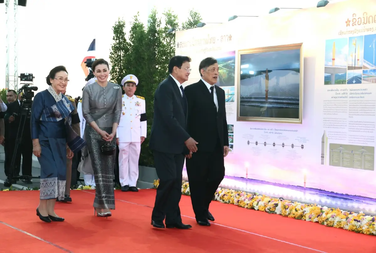 'ในหลวง-พระราชินี' เสด็จฯ เปิดสะพานมิตรภาพไทย-ลาว แห่งที่ 5 จังหวัดบึงกาฬ