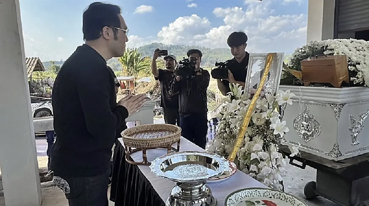 สุดเศร้า! ครอบครัวทำพิธีเผาหลอก 'ณัฐวุฒิ ปงลังกา' ก่อนเคลื่อนร่างชันสูตร