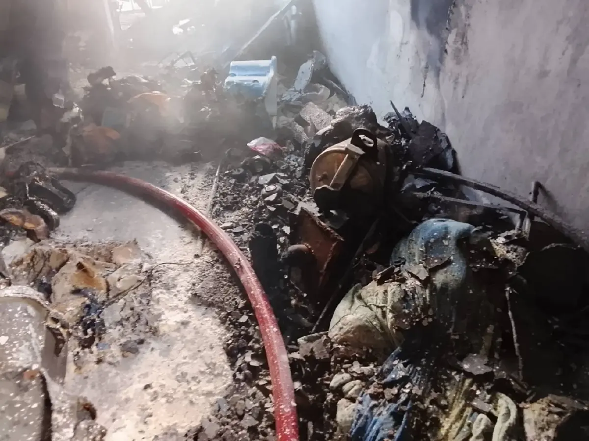 ระทึกกรุง ไฟไหม้บ้านหรู บางขุนเทียน ปู่วัย 78 หนีตายว่อน ไฟลวกเจ็บ