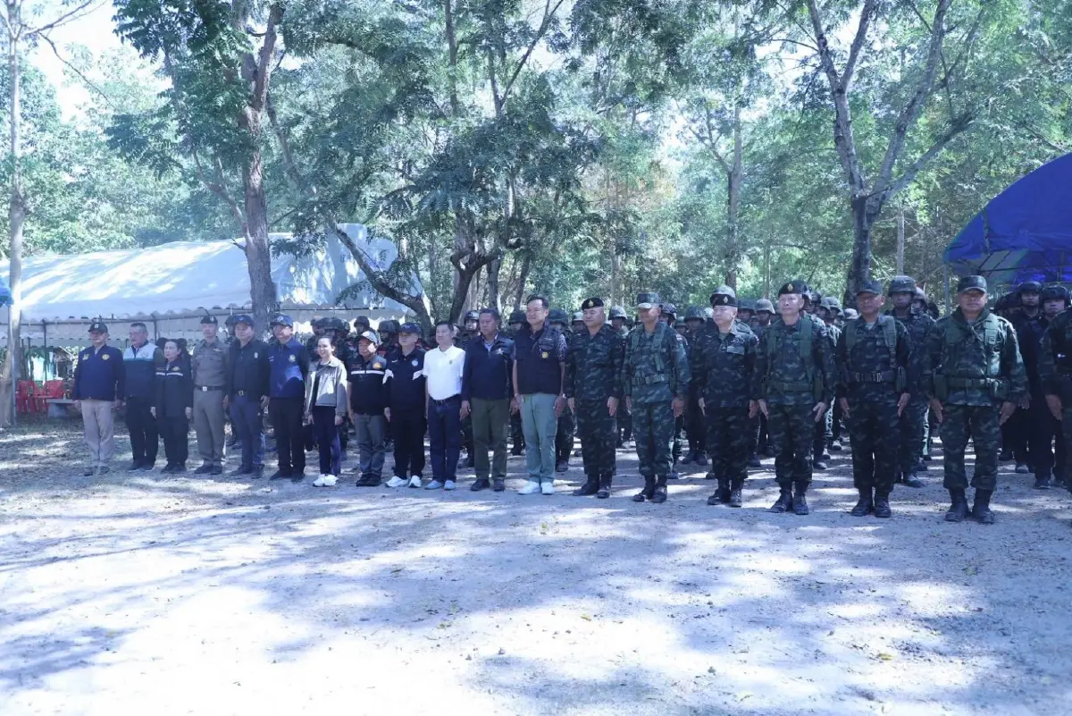 ลุยชายแดนไทย-กัมพูชา นายกฯเยี่ยมทหาร เขียนคาถานกยูงทอง