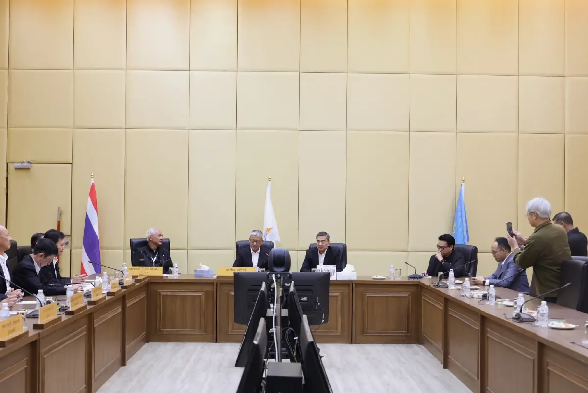 'อภิสิทธิ์' พบ 'พิมล ศรีวิกรม์' ปั้นโมเดลกีฬาเชื่อมเศรษฐกิจ-การศึกษา