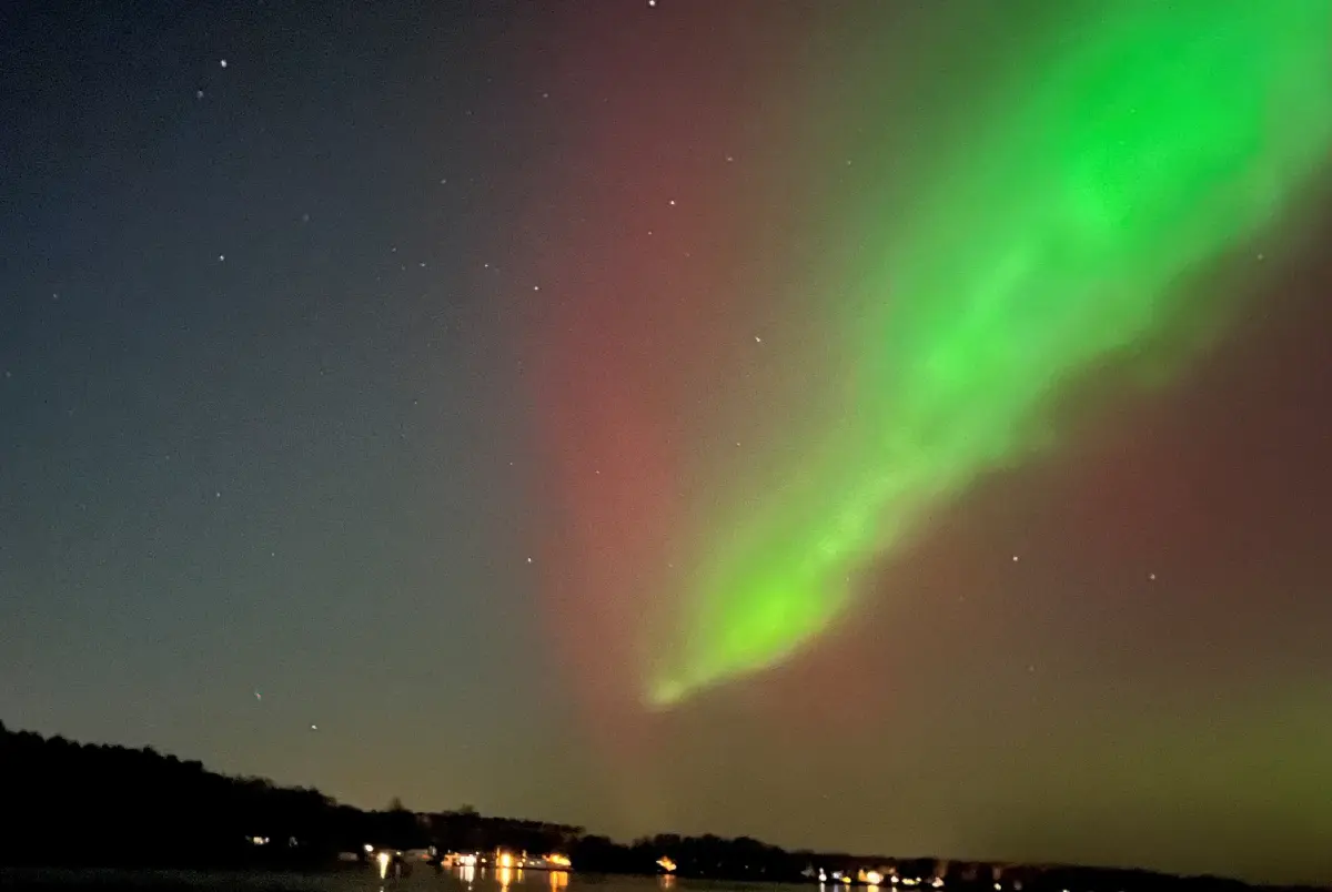 ‘แสงออโรรา’ ปรากฏการณ์จากพายุแม่เหล็กโลก มีกี่สี แตกต่างกันอย่างไร?