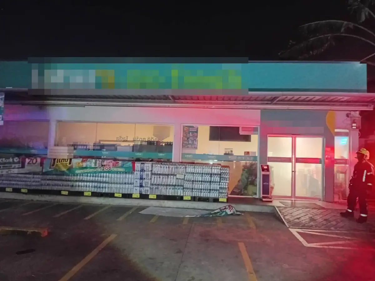 ระทึก ไฟไหม้ห้างดัง ซ.กรุงเทพนนท์ 12 ต้นเพลิงจากตู้แช่ ก่อนลุกลาม