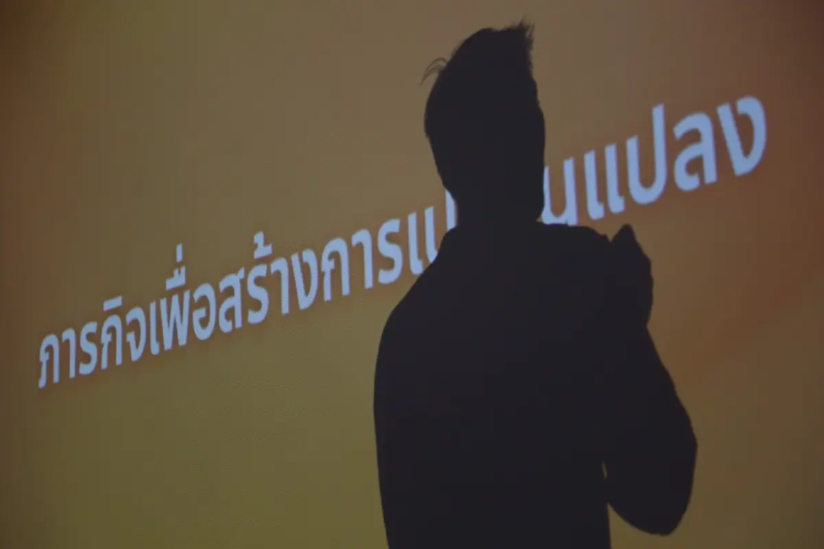 'ธนาธร' ไปหาดใหญ่ ชูนโยบายสร้างหัวเมืองใหม่ หวังเปลี่ยนใจกา ปชน.