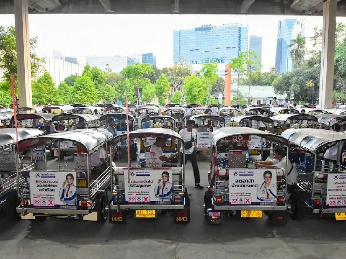 'ก้าวอิสระ'เคลื่อนขบวนรถตุ๊กตุ๊ก อ้อนกาเบอร์ 22 คืนลมหายใจสะอาดคนกรุง