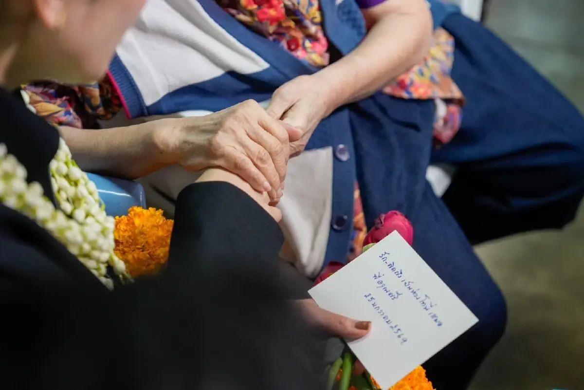 'แพทองธาร' ลุยหาเสียงกาดหลวง เจ้าตัวบอก อบอุ่นที่ได้กลับมา