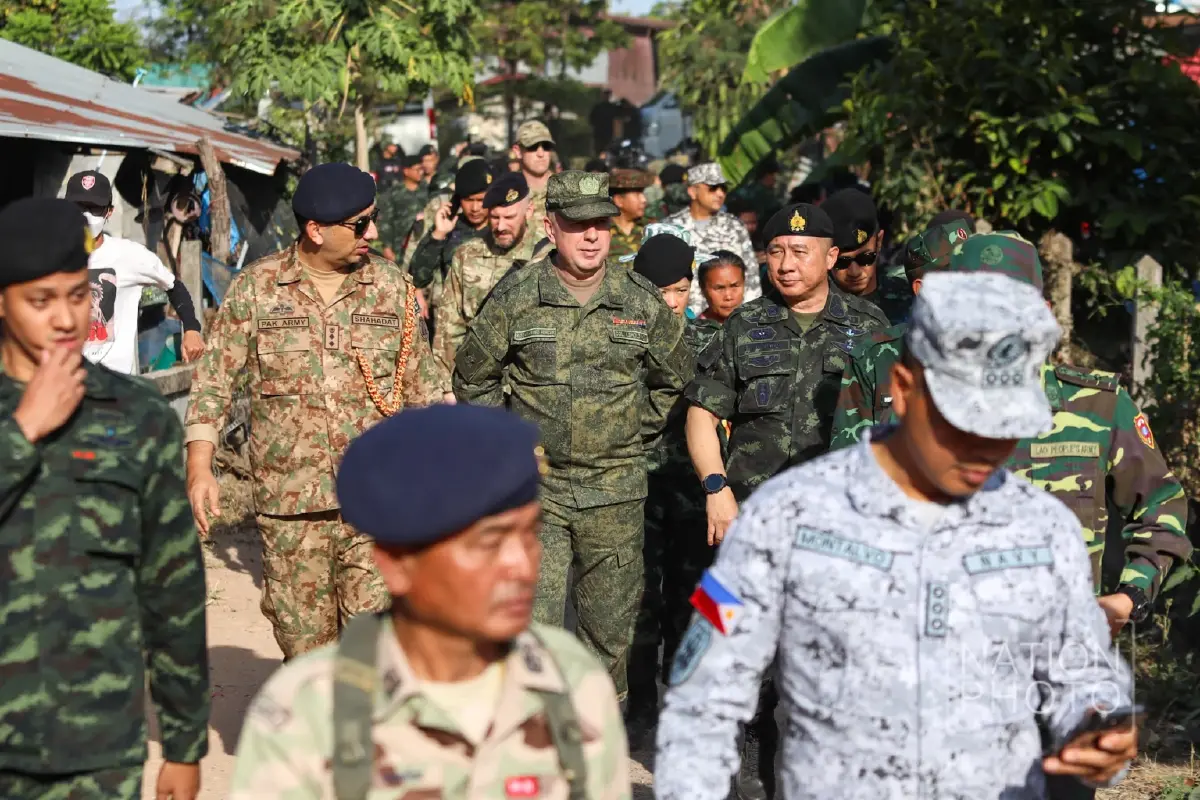 ผช.ทูตทหาร 10 ประเทศ ลงพื้นที่ผามออีแดง เยี่ยมบ้านถูกระเบิด