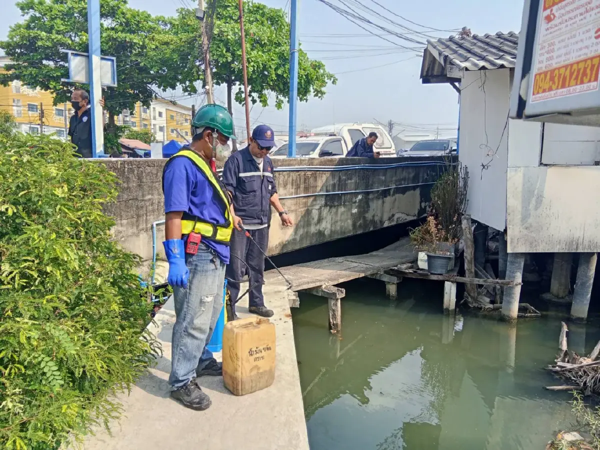 อพยพแล้ว สารเคมีรั่วไหล ตลาดคู่สร้าง สมุทรปราการ กลิ่นเหม็น แสบคอ