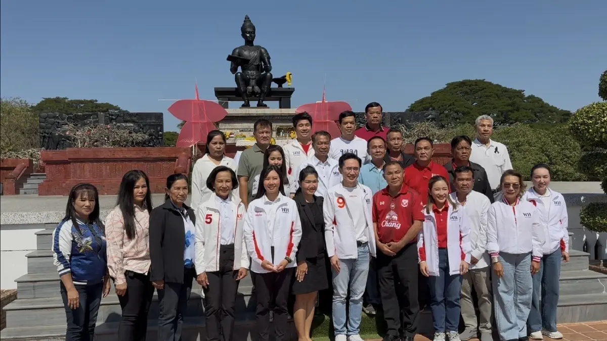 ‘ยศชนัน’ สักการะ 3 กษัตริย์ ถวายว่าวจุฬาพ่อขุนราม หวังชัยชนะ