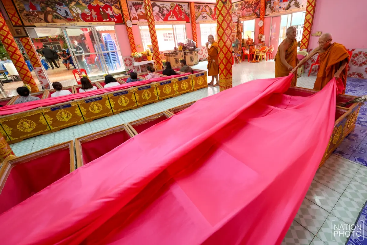 ปีใหม่ 2569 แห่แก้เคล็ด นอนโลงศพ ตายแล้วเกิดใหม่ ล้างซวย เสริมดวง