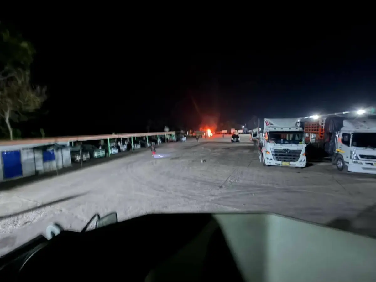 ด่วน! คนร้าย ลอบวางระเบิด เผารถพ่วง คาโกดังปาเสมัส อ.สุไหงโก-ลก