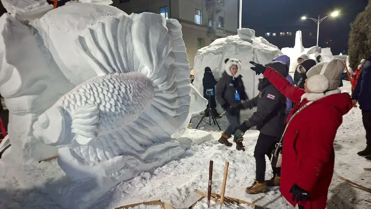 เด็กไทย ผงาดคว้าแชมป์โลก แกะสลักหิมะ 2026 โชว์ ปลากัด - เทพีแห่งน้ำ