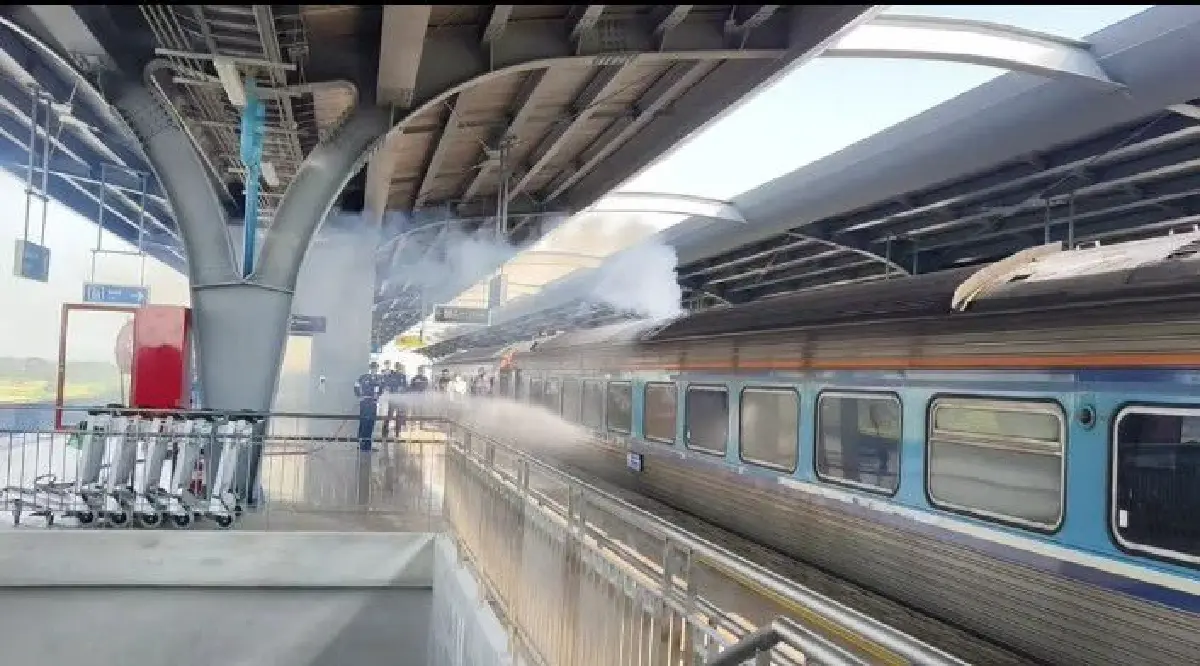 ด่วน! รถไฟด่วนพิเศษ ข.7 แดวู ควันท่วมคัน จอดสนิทลพบุรี ไปต่อไม่ได้