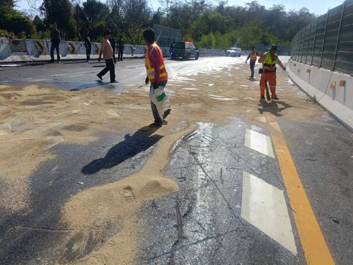 ด่วน! อุบัติเหตุ ไฟไหม้รถบรรทุกน้ำมันดีเซล ปิดถนน 304 ขาเข้า 100%