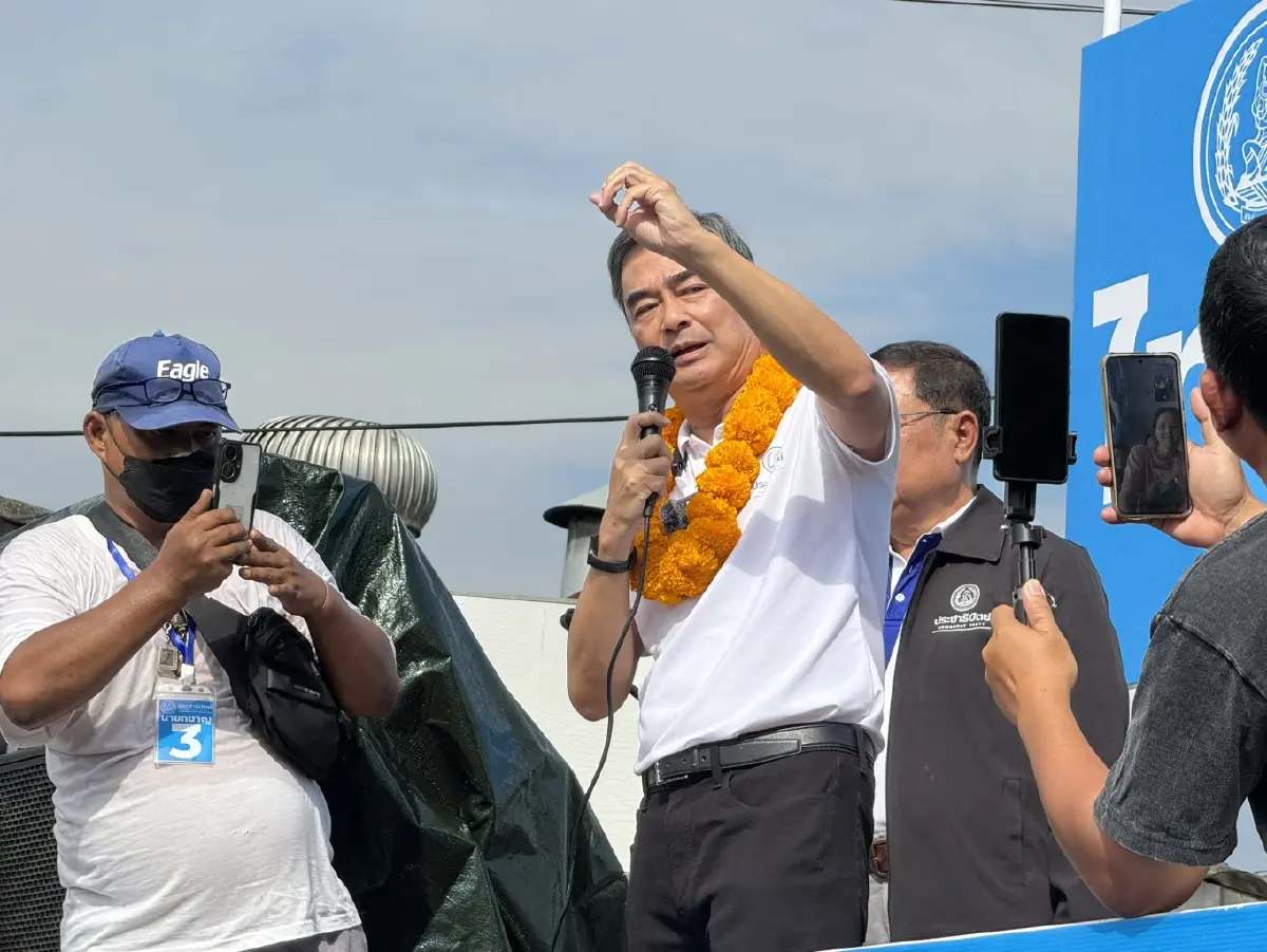 'อภิสิทธิ์' เยือนเมืองคอน ลั่น ปชป. คัมแบ็ก 'เกิดปั๊ปรับ 65,000-โตรับเงินแสน-เบี้ยสูงวัย 1 พัน'