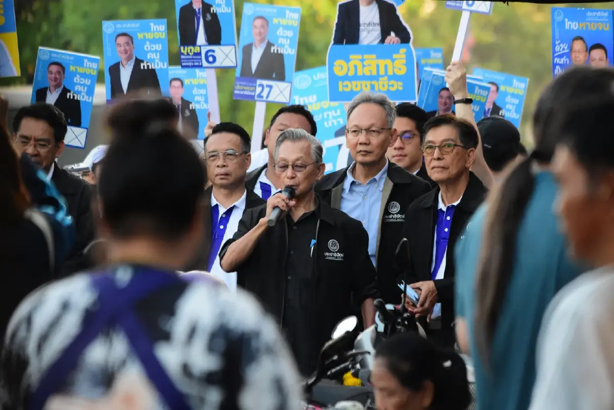 'ชวน' นำทัพปชป.ลุย'นครปฐม-สุพรรณฯ' ชูธง 'การเมืองสุจริต'