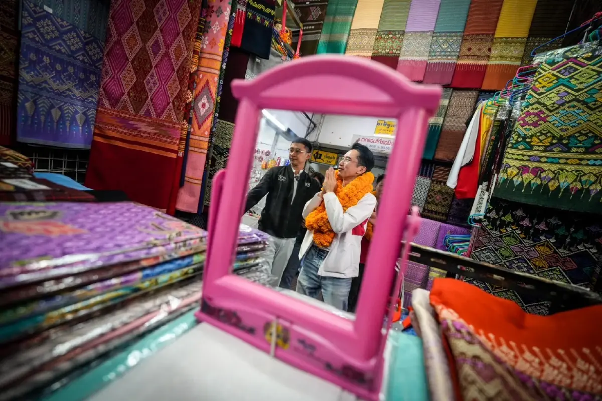 ‘ยศชนัน’ ลุยตลาดวโรรส บอกร้านค้าให้รอนโยบายคนละครึ่ง70-30