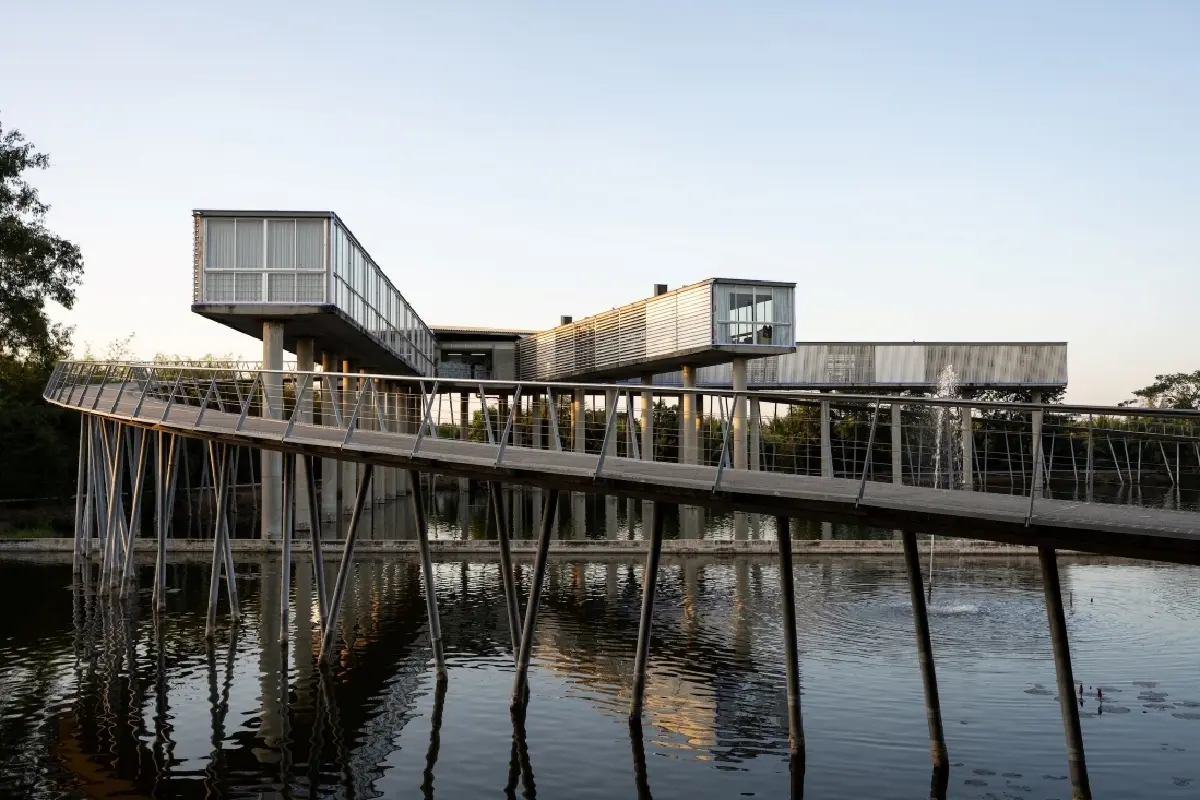 Mission For The Word ล้ำหน้า คิดนอกกรอบแบบแพศยา (PASAYA)