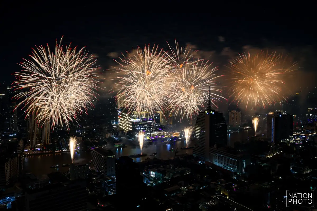 สวัสดีปีใหม่ 2569 ภาพชุด พลุปีใหม่ โค้งน้ำเจ้าพระยา เคาท์ดาวน์ 2026