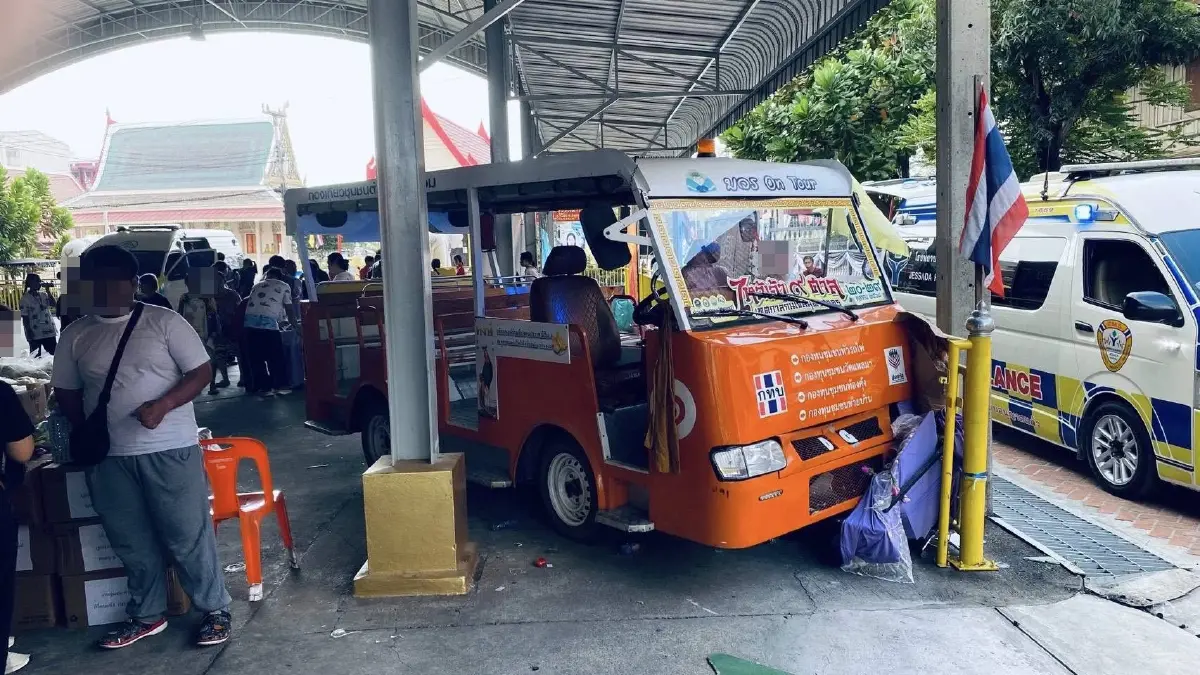 ด่วน! เกิดเหตุ รถรางชนคนเดินเท้า กลางงานสมุทรสาคร บาดเจ็บ 6 คน