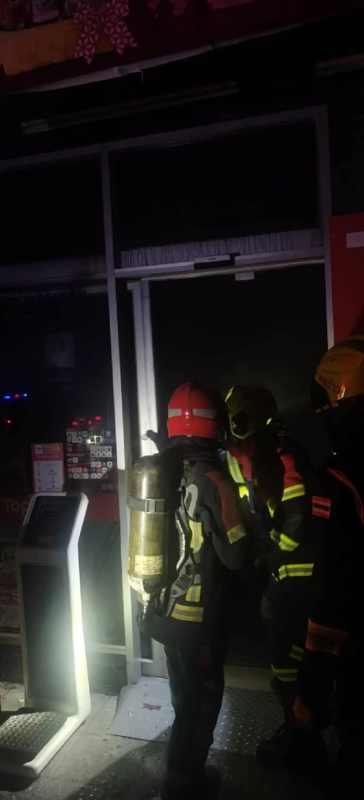 ไฟไหม้ร้านดัง ซูเปอร์มาร์เก็ต ซอยนาคนิวาส 2 ลาดพร้าว ดับเพลิงวุ่น