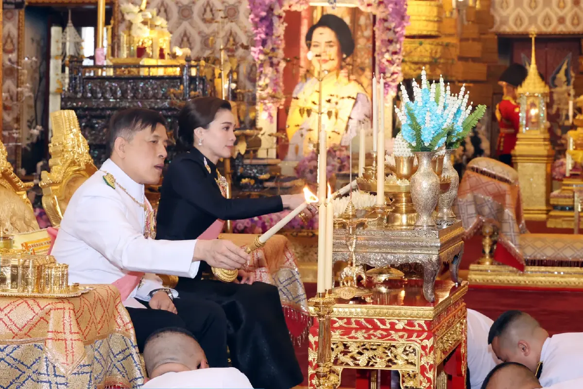 ในหลวง-พระราชินี ทรงบำเพ็ญพระราชกุศลสตมวาร ถวายพระบรมศพ สมเด็จพระพันปีหลวง