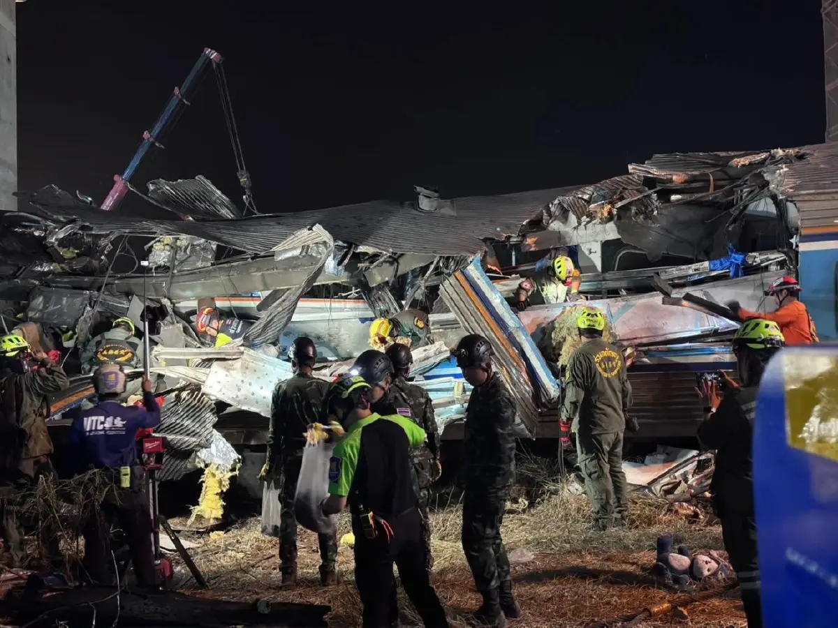 สรุปยอด เครนถล่มทับรถไฟสีคิ้ว ดับ 32 ศพ - ปิดศูนย์ปฏิบัติการฯ ค้นหา