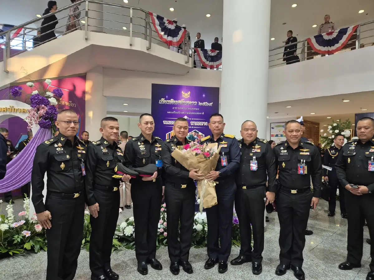 แห่ยินดี 'ผบ.เหล่าทัพ-แม่ทัพกุ้ง -หมวดบุ๊ค' รับเกียติยศจักรดาว