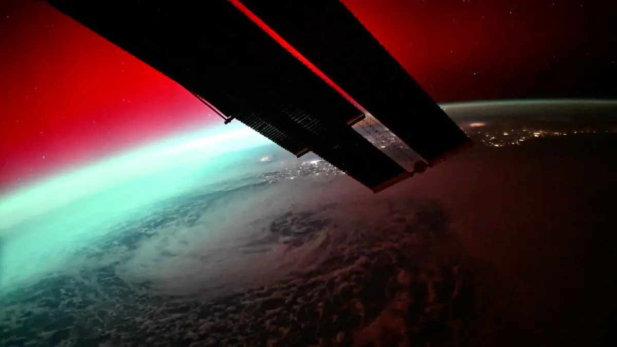 ‘แสงออโรรา’ ปรากฏการณ์จากพายุแม่เหล็กโลก มีกี่สี แตกต่างกันอย่างไร?