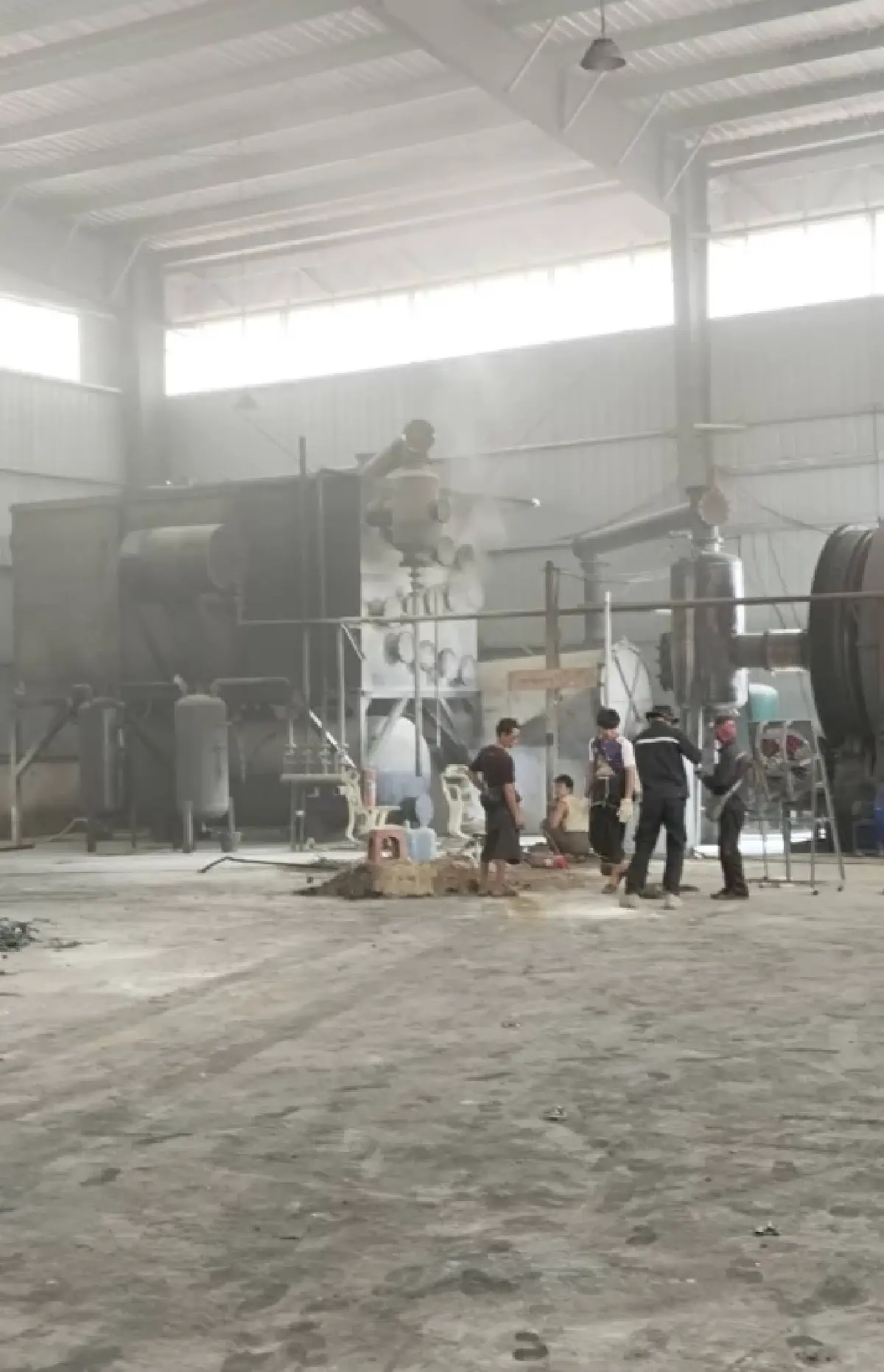 บึ้มสนั่น! 'เครื่องจักรระเบิด' ในพื้นที่ จ.เพชรบุรี มีผู้ได้รับบาดเจ็บ