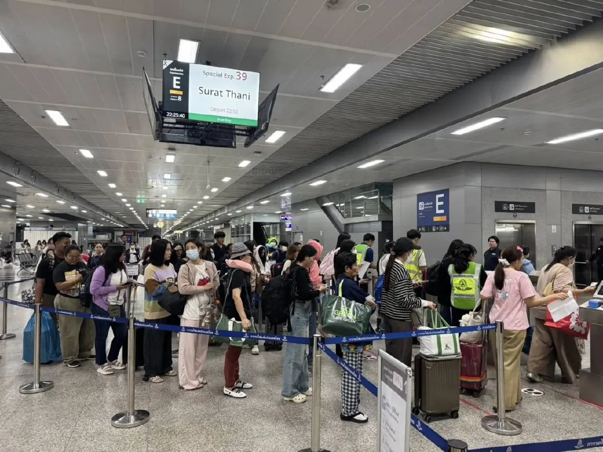 สรุปยอดเดินทางปีใหม่พุ่ง 1.4 ล้าน สายสีทองทุบสถิติ รับเคานท์ดาวน์