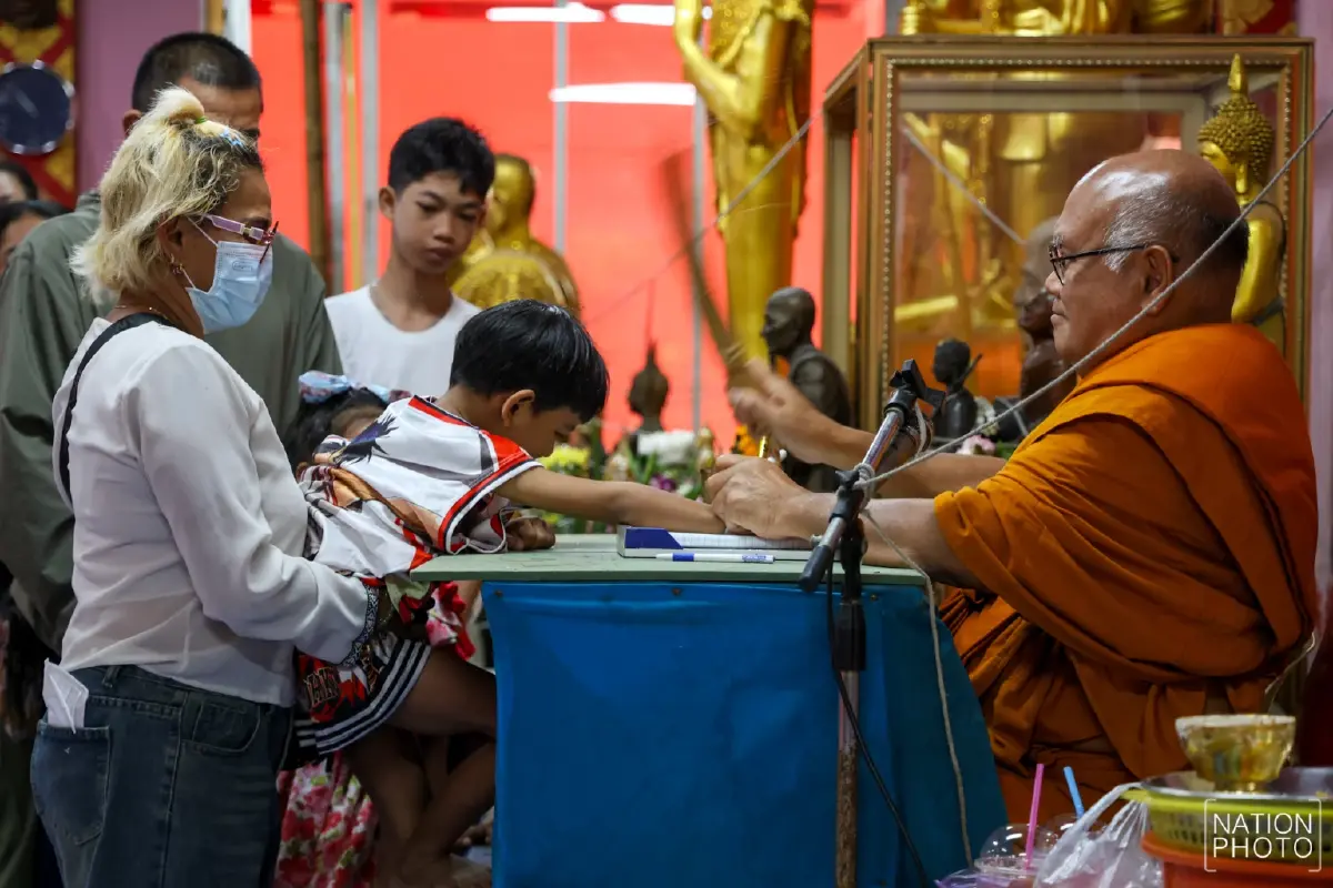 ปีใหม่ 2569 แห่แก้เคล็ด นอนโลงศพ ตายแล้วเกิดใหม่ ล้างซวย เสริมดวง