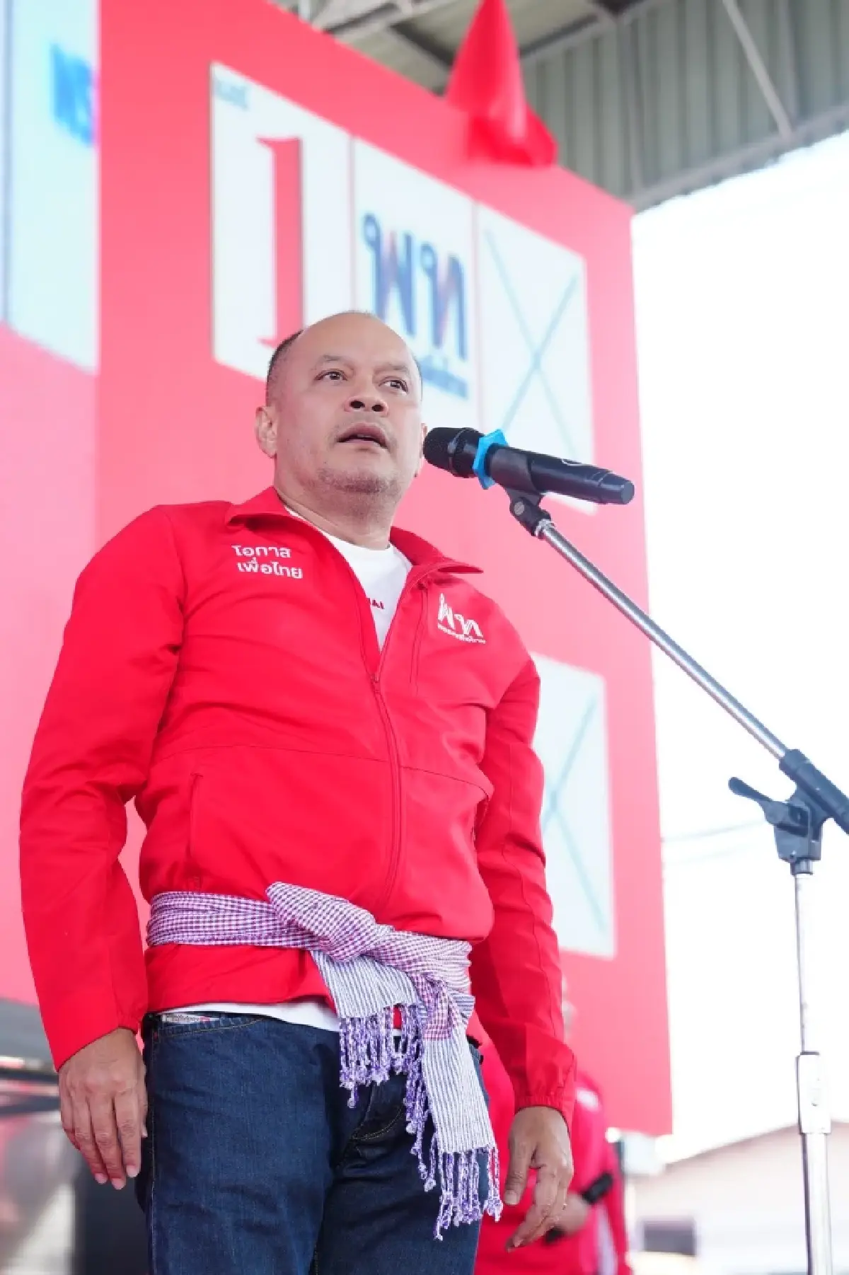 ‘ยศชนัน’ ปราศรัยโคราชถึงถิ่น ‘โกศล’ ย้ำแจกเงินล้าน ปราบทุนเทา