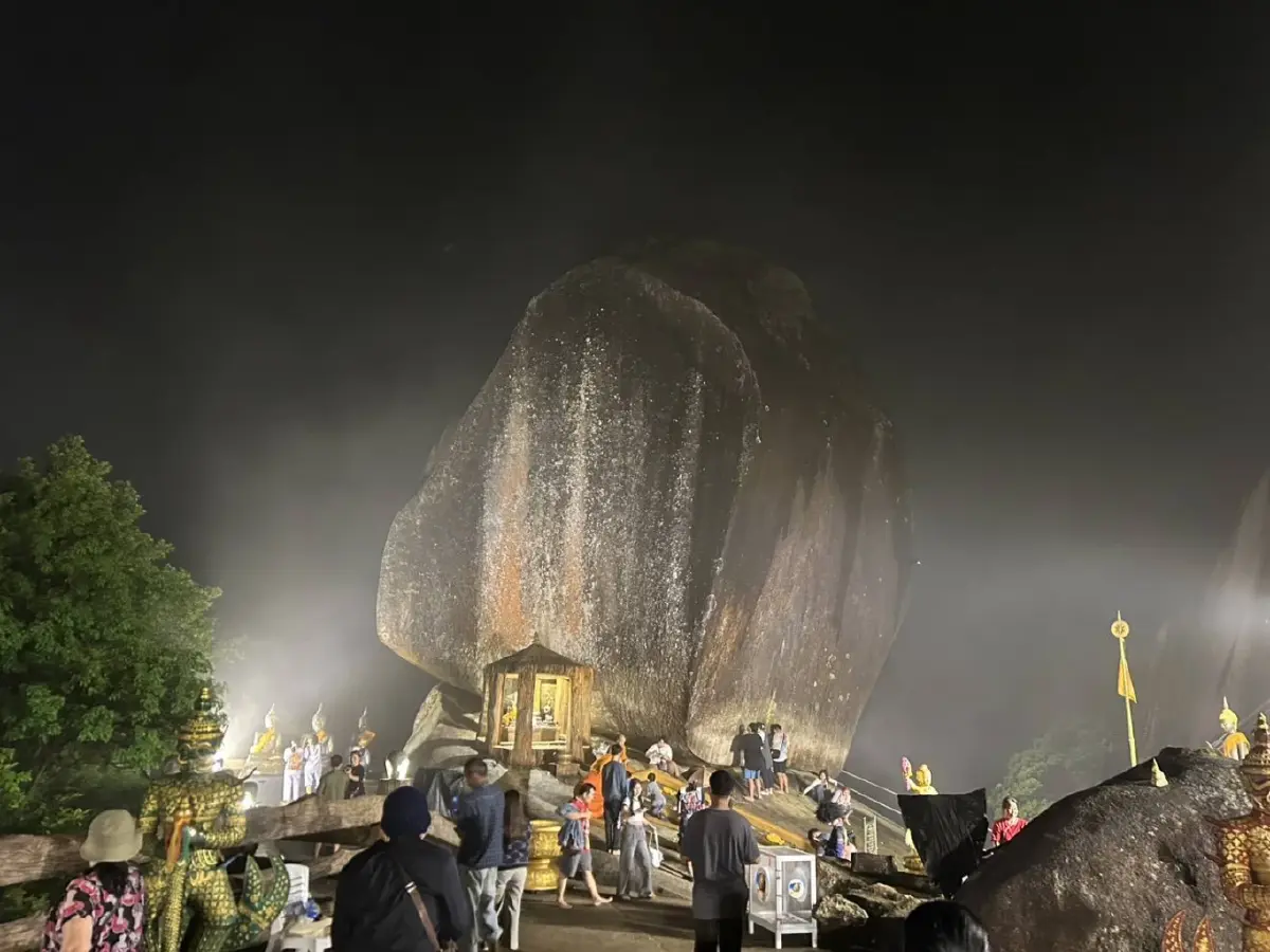 วันแรกคึกคัก! แห่นมัสการรอยพระพุทธบาทเขาคิชฌกูฏ เข้มมาตรการความปลอดภัย